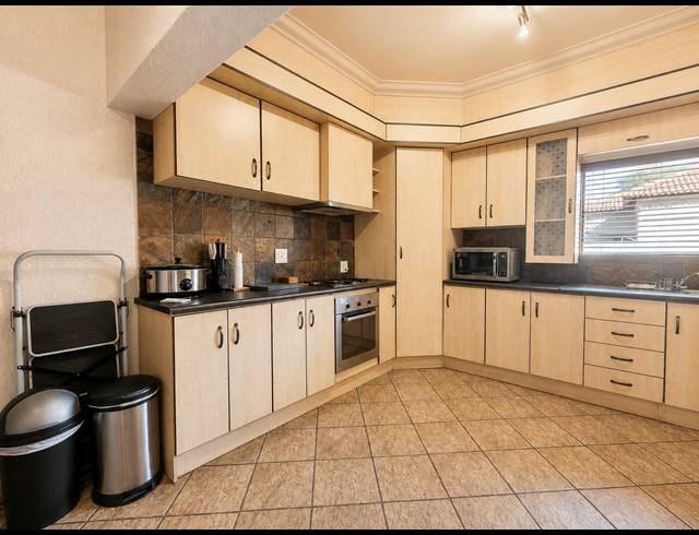 3 BEDROOM TOWNHOUSE FOR SALE IN ARCON PARK